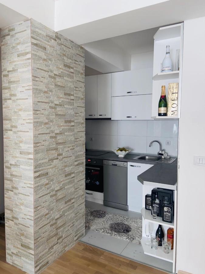 Royal King Apartment Κουμάνοβο Εξωτερικό φωτογραφία